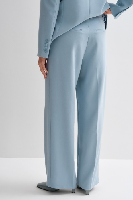 брюки по цене 3680 руб вид справа