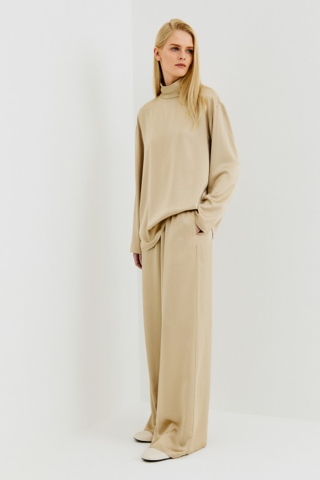 брюки по цене 2030 руб вид справа