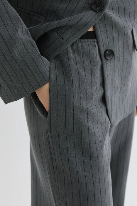 брюки от бренда снежная королева вид слева