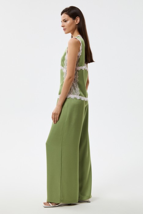 брюки из россии вид сбоку