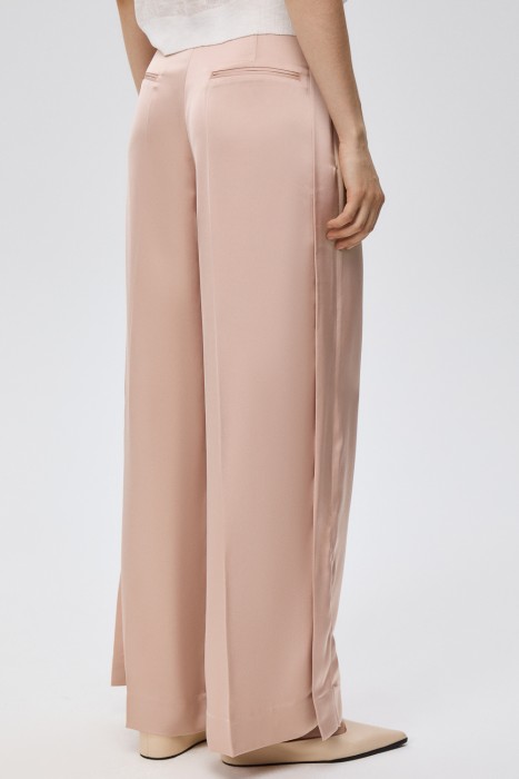 брюки по цене 3880 руб вид справа