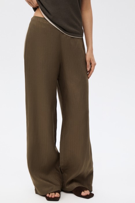 брюки от бренда снежная королева вид слева