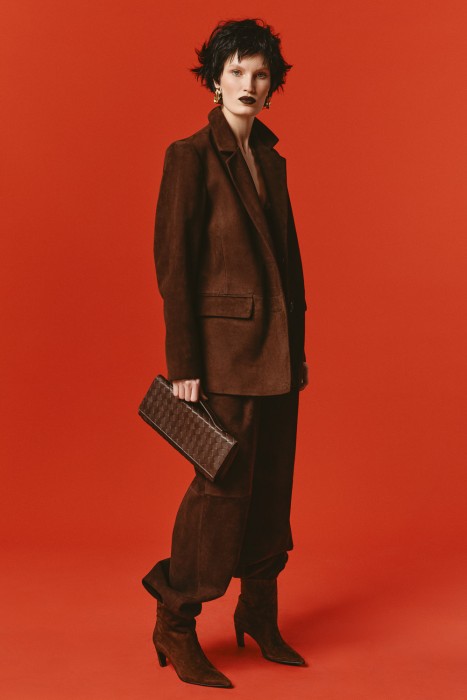 брюки по цене 13800 руб вид справа