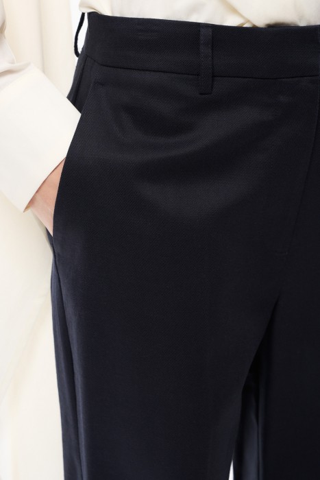 брюки от бренда снежная королева вид слева