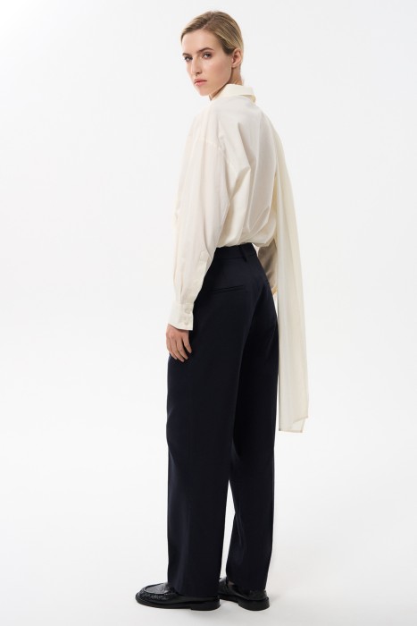 брюки по цене 2660 руб вид справа