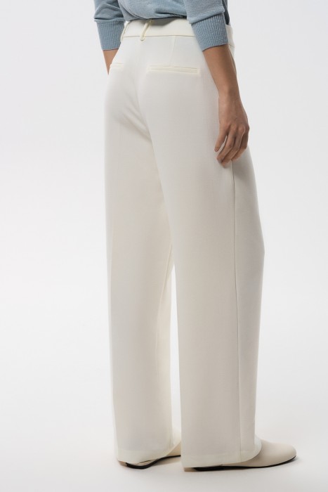 брюки по цене 2660 руб вид справа