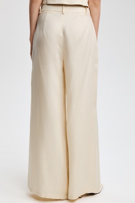 брюки по цене 4260 руб вид справа