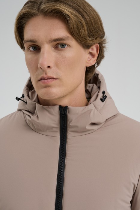 демисезонная куртка с капюшоном из россии вид сбоку