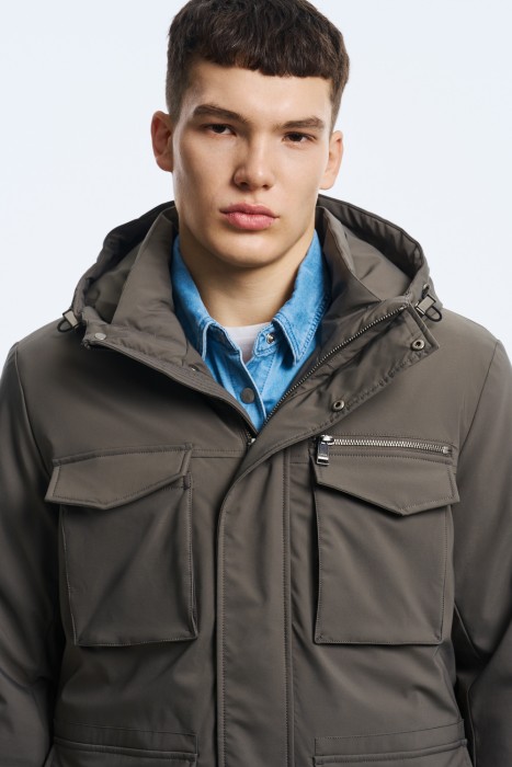 демисезонная куртка с капюшоном из россии вид сбоку