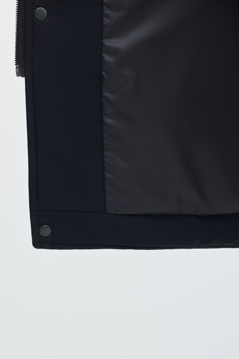 демисезонная куртка с капюшоном из россии вид сбоку