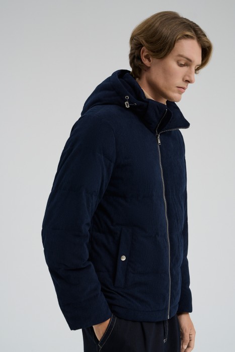 демисезонная куртка с капюшоном по цене 2470 руб вид справа