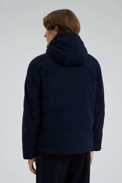 демисезонная куртка с капюшоном из россии вид сбоку