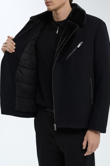 демисезонная куртка с отделкой меховой тканью от бренда снежная королева вид слева