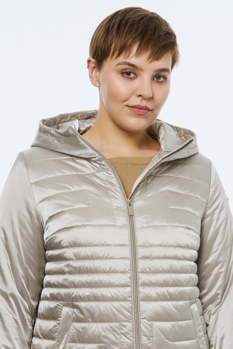 демисезонная куртка из россии вид сбоку