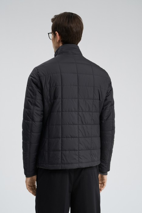 демисезонная куртка из россии вид сбоку