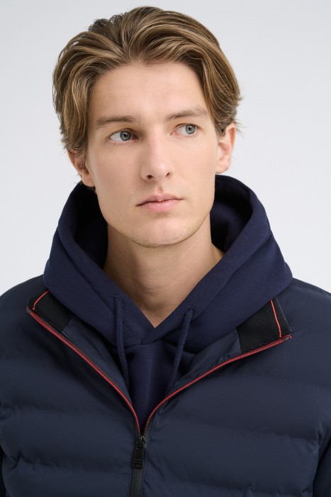 демисезонная куртка по цене 6420 руб вид справа