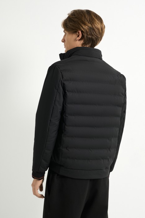 демисезонная куртка по цене 4200 руб вид справа