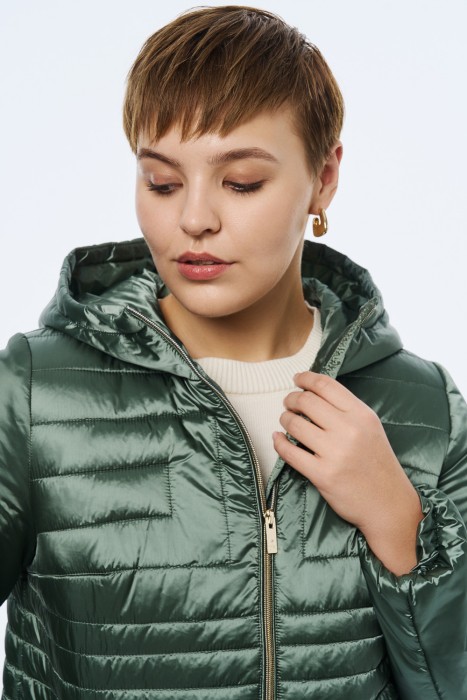 демисезонная куртка из россии вид сбоку