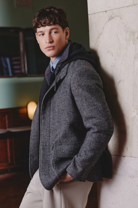 демисезонная куртка от бренда снежная королева вид слева