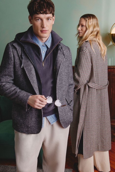 демисезонная куртка по цене 11030 руб вид справа