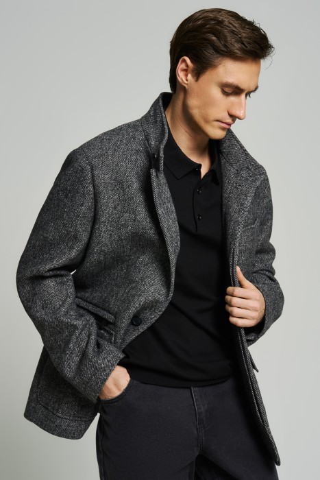 демисезонная куртка из россии вид сбоку