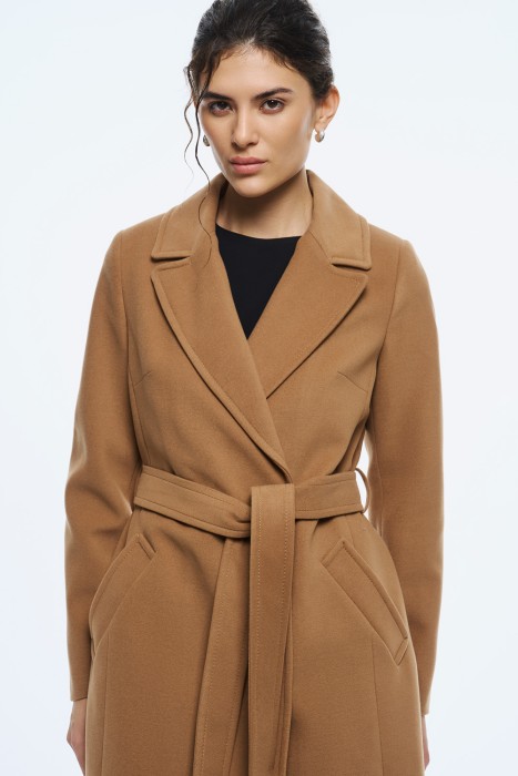 демисезонное пальто из россии вид сбоку