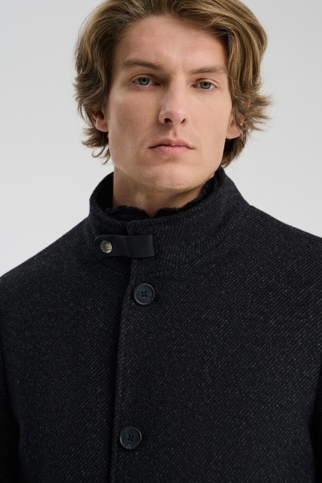 демисезонное пальто из россии вид сбоку