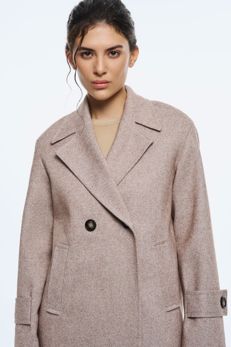 демисезонное пальто из россии вид сбоку