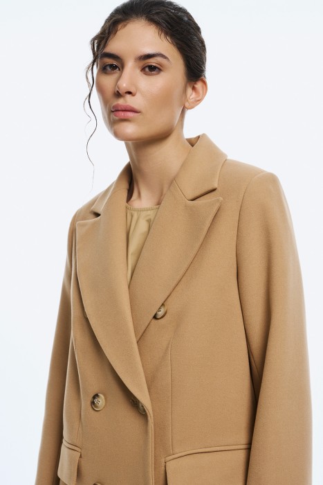 демисезонное пальто из россии вид сбоку