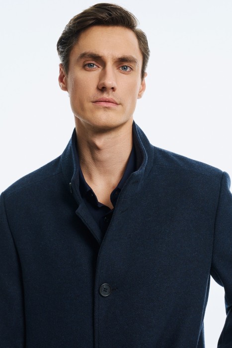 демисезонное пальто из россии вид сбоку