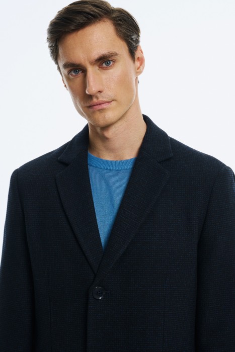 демисезонное пальто из россии вид сбоку