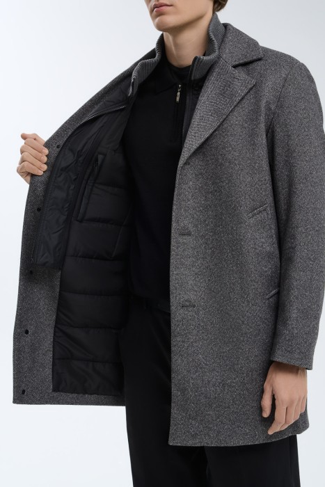 демисезонное пальто из россии вид сбоку