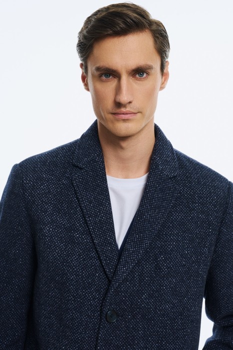 демисезонное пальто из россии вид сбоку