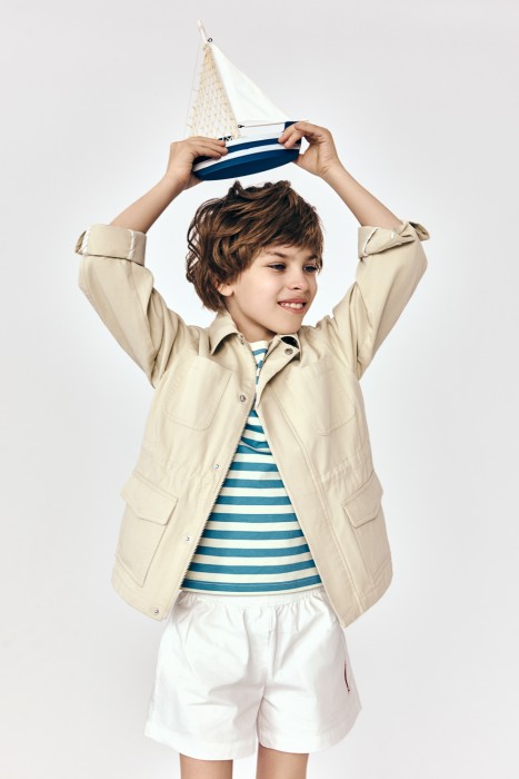 детская ветровка от бренда снежная королева вид слева