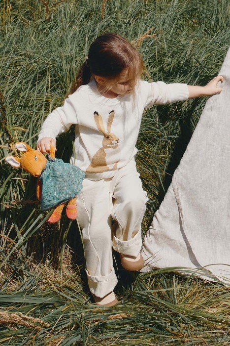 детские джинсы прямого кроя от бренда снежная королева вид слева