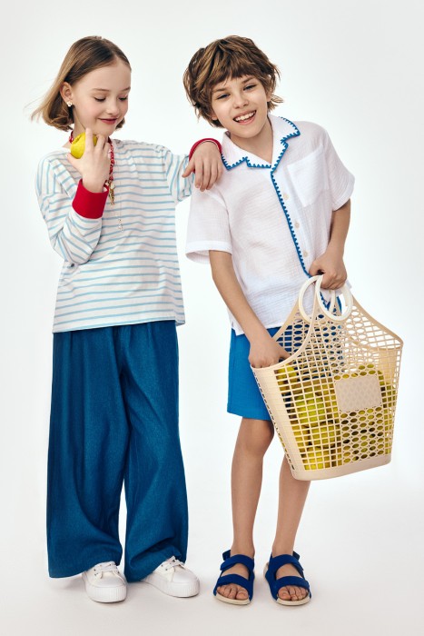 детский лонгслив в полоску от бренда снежная королева вид слева