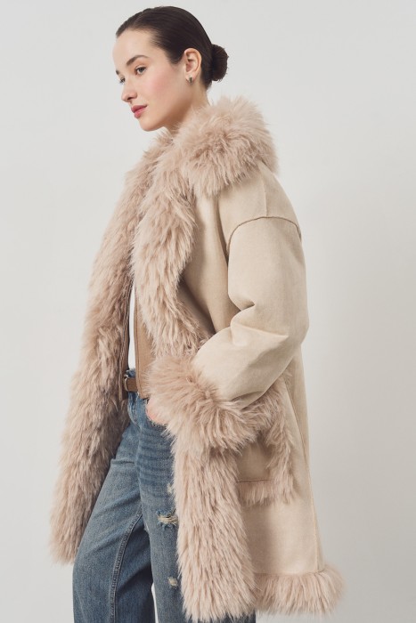 дубленка из искусственного меха с поясом от бренда снежная королева вид слева