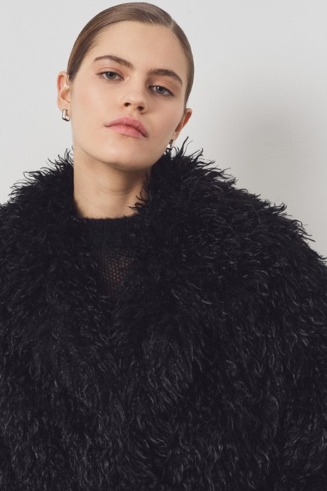 дубленка из искусственного меха с поясом от бренда снежная королева вид слева