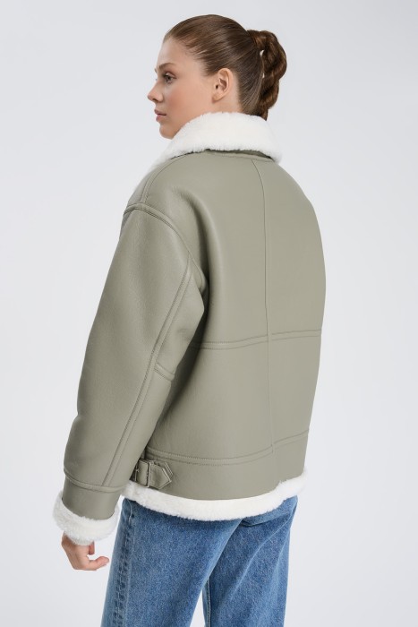 дубленка из искусственного меха по цене 9780 руб вид справа