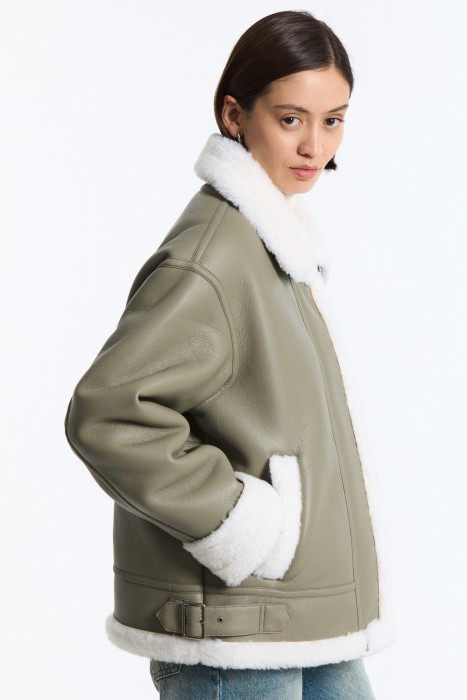 дубленка из искусственного меха по цене 9780 руб вид справа