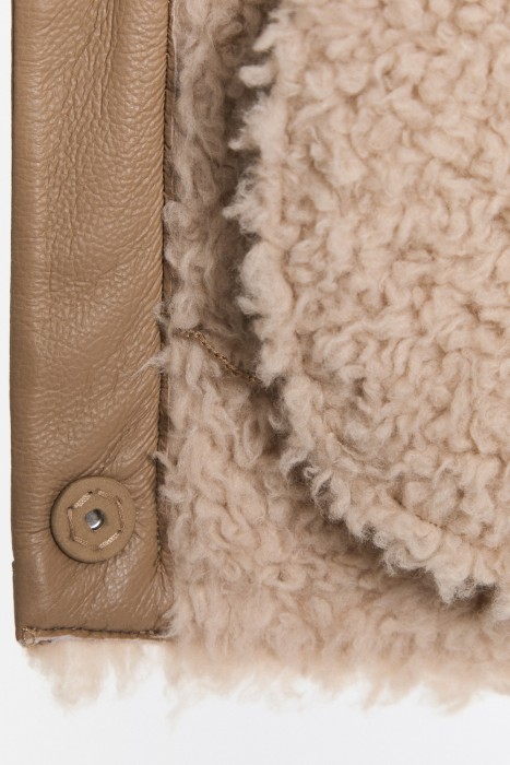 дубленка из искусственного меха по цене 9780 руб вид справа