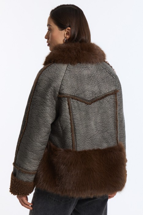 дубленка из искусственного меха по цене 12640 руб вид справа