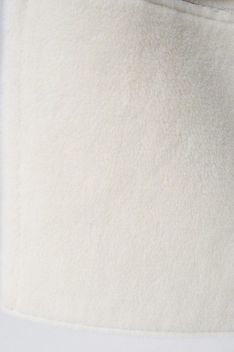 дубленка из искусственного меха от бренда снежная королева вид слева