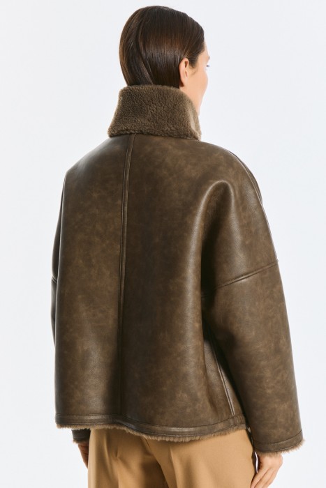 дубленка из искусственной кожи и натуральной шерсти по цене 9780 руб вид справа