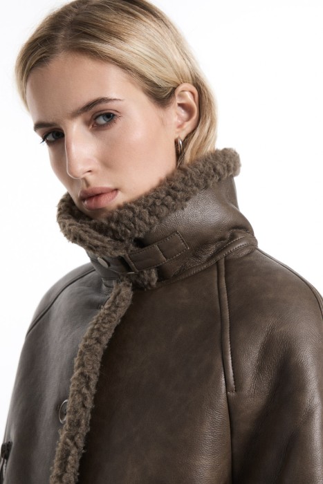 дубленка из искусственной кожи с отделкой шерстью по цене 8150 руб вид справа