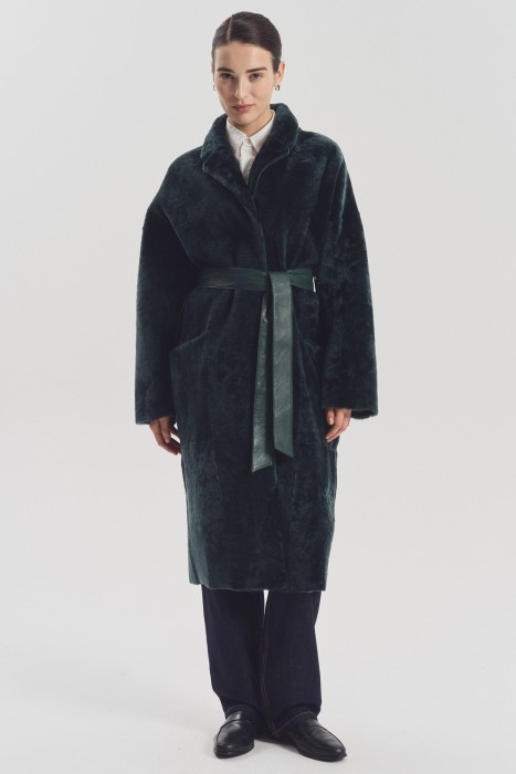 дубленка из натуральной овчины с поясом от бренда снежная королева вид слева