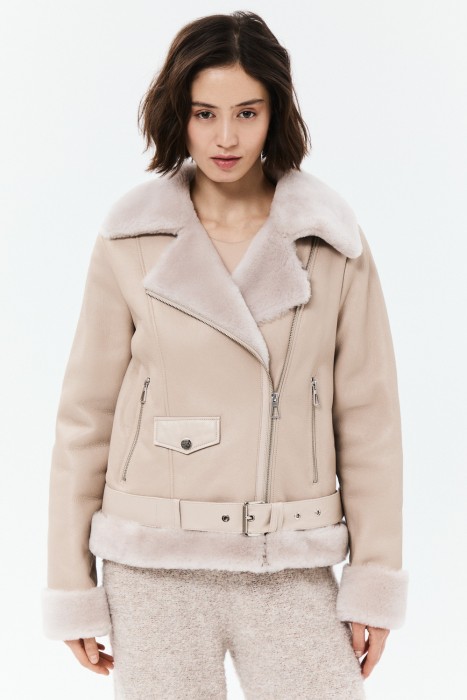 дубленка из натуральной овчины от бренда снежная королева вид слева