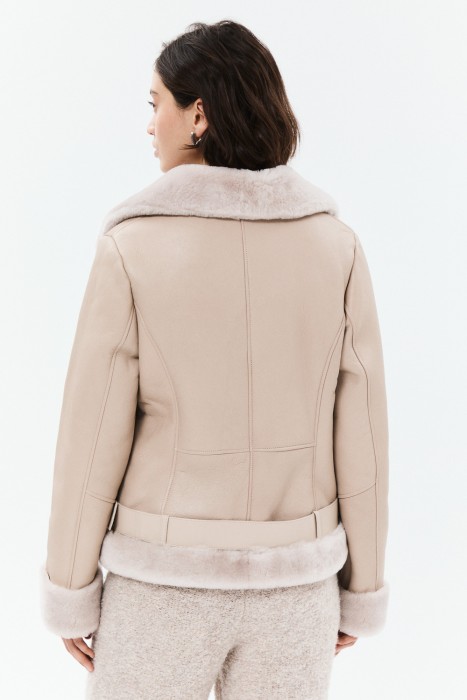 дубленка из натуральной овчины по цене 25280 руб вид справа