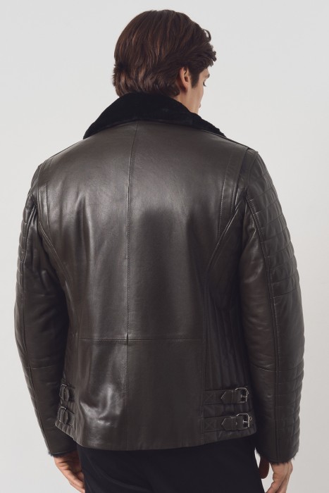 дубленка из овчины и натуральной кожи по цене 20210 руб вид справа