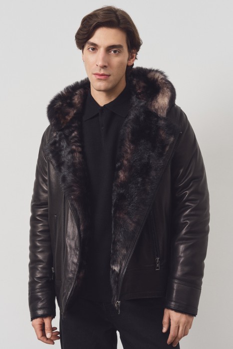 дубленка из овчины и натуральной кожи от бренда снежная королева вид слева